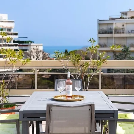 Three Bedrooms With Rooftop Terrace In Jlp Apartamento