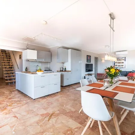 Three Bedrooms With Rooftop Terrace In Jlp Apartamento *
