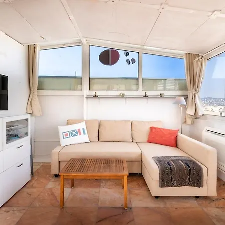 Three Bedrooms With Rooftop Terrace In Jlp *