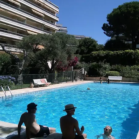 Three Bedrooms With Rooftop Terrace In Jlp * Antibes