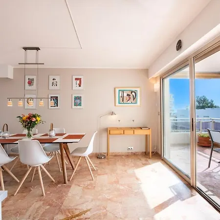 Three Bedrooms With Rooftop Terrace In Jlp *