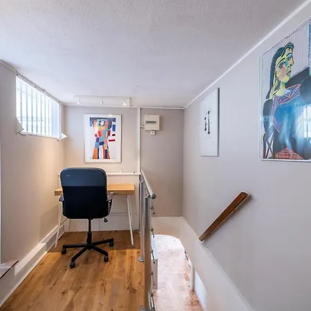 Three Bedrooms With Rooftop Terrace In Jlp